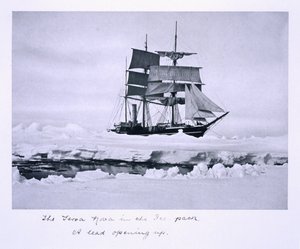 "Terra Nova" pakkausjäässä. Johtoaukko, Scottin viimeisestä tutkimusmatkasta". tekijältä Herbert Ponting